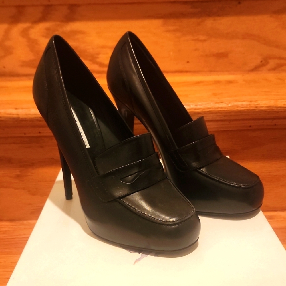 New Vera Wang Lavender Label Black Leather  Stilletto Pumps 9.5M Made In Italy